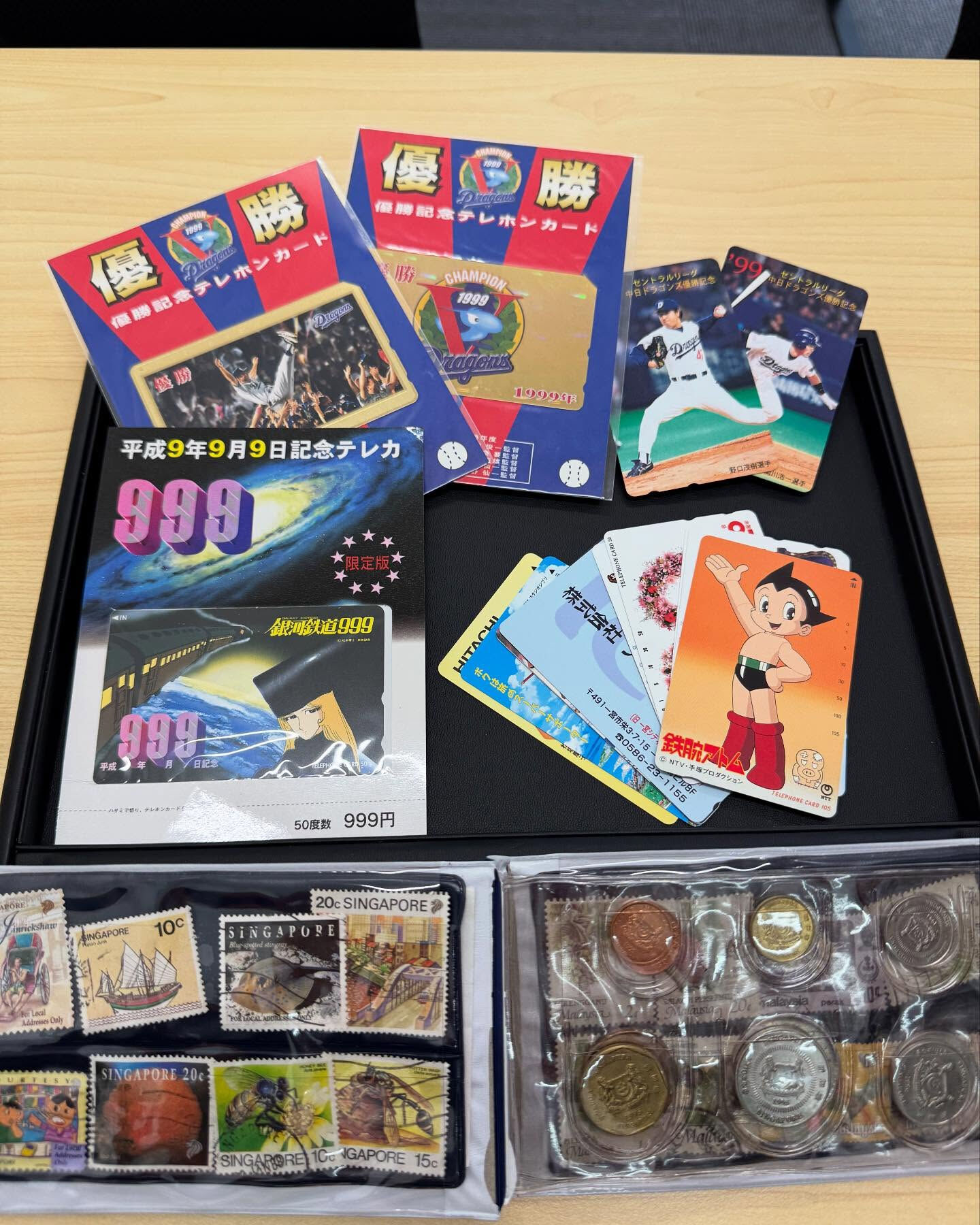 たくさんの商品券、テレフォンカード達