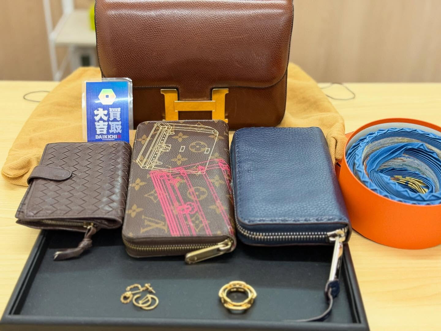 【買取】　HERMESバック・ブランドサイフ・貴金属
